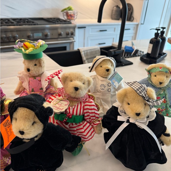 Muffy VanderBear and Hoppy VanderHare stuffed animals - Picture 4 of 9